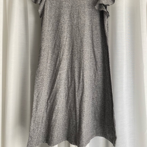 Swing dress with flutter sleeves - Picture 3 of 3